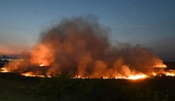 Controlan incendio en Banco San Miguel tras arduo trabajo