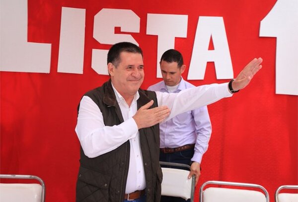 Excandidato presidencial asegura que Cartes, estando «ka’ure», ordenó la expulsión de Kattya