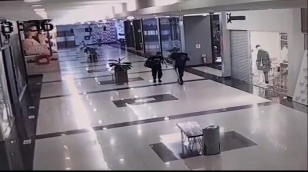 Millonario robo a tienda de celulares en shopping de San Lorenzo | 1000 Noticias