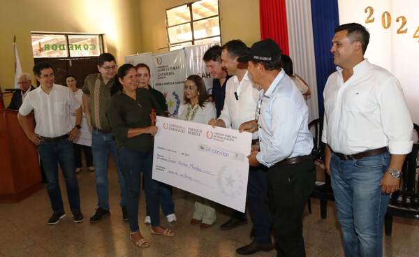 Maquinarias, insumos y ayuda crediticia del Gobierno para promover desarrollo en Caazapá - .::Agencia IP::.