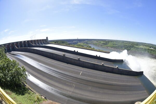 Nuevo hito: Itaipú supera los 3.000 millones de megavatios hora de energía limpia generada desde su inicio en 1984 - MarketData
