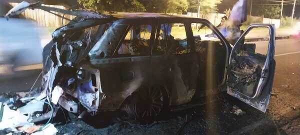 Hallan vehículo totalmente incinerado sobre Acceso Sur - Megacadena - Diario Digital
