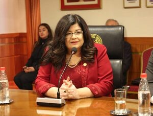 “No se puede comparar una investigación con otra”, dice Carolina Llanes sobre actuar de la Fiscalía en casos Pecci y Abdo · Radio Monumental 1080 AM