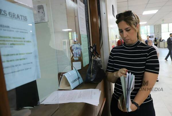 ¡Cháke pea! Lizarella le querelló a Celeste Amarilla porque se fue todito, ndajeko