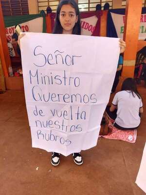 Más de 100 alumnos abandonados por el MEC en la Colonia Canindeyú - Nacionales - ABC Color