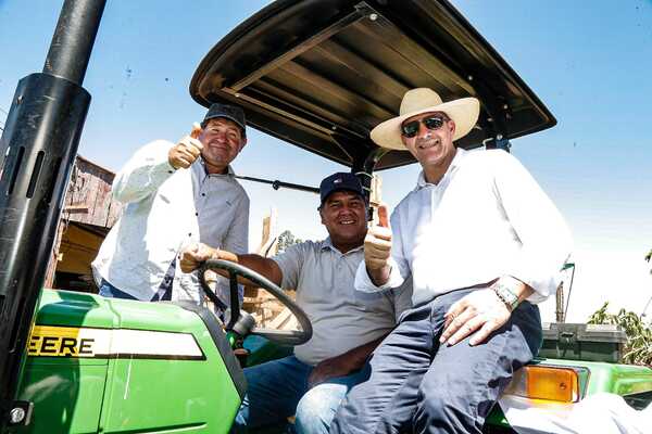 Gobierno lleva más acompañamiento y tecnología productiva a los trabajadores del campo - .::Agencia IP::.