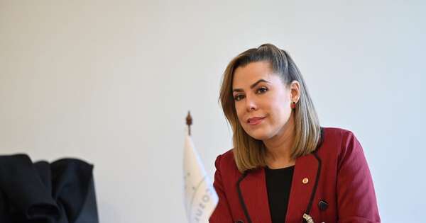 La Nación / Declaraciones de senadora causaron daño colateral a la familia, dijo Lizarella Valiente