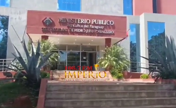 Funcionarios siguen exponiendo desidia y abandono del edificio del Ministerio Público - Radio Imperio 106.7 FM