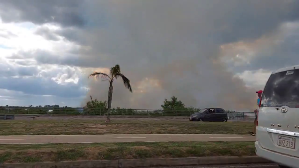 Incendio en Costanera Norte habría sido provocado por quema de basura, afirman Bomberos - Unicanal