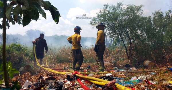 La Nación / Voraz incendio consume varias viviendas en el Bañado Sur