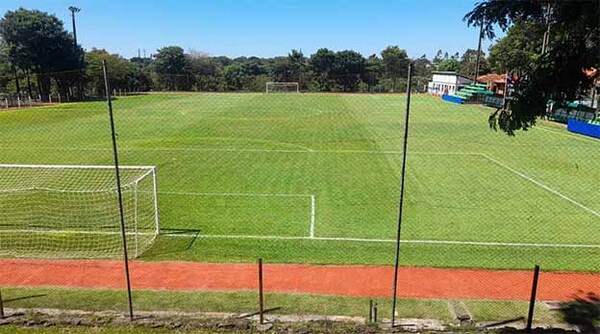 Cancha del STEIBI con remozado empastado y sistema de riego de alta tecnología | DIARIO PRIMERA PLANA