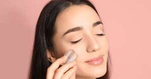 La Nación / ¿Tiene beneficios usar hielo en la cara como rutina de belleza?