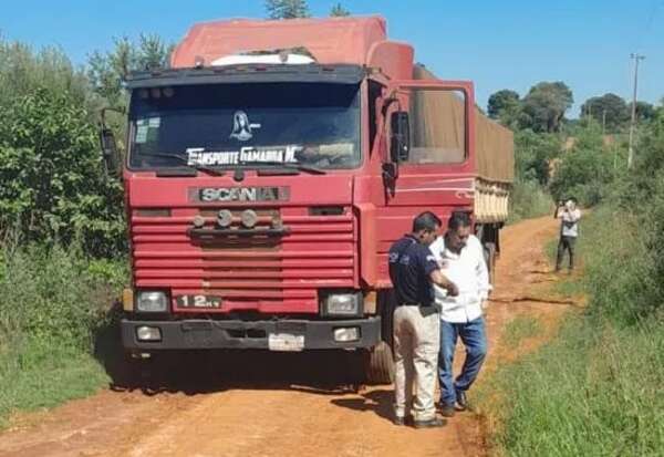 Roban 33.700 kilos de soja y abandonan el camión en Alto Paraná - ABC en el Este - ABC Color