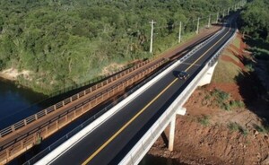 Nuevo puente sobre el río Yguazú ya se encuentra operativo