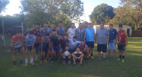 El 13 de Junio, presentó a su nuevo DT para el presente campeonato sanjosiano - Noticiero Paraguay