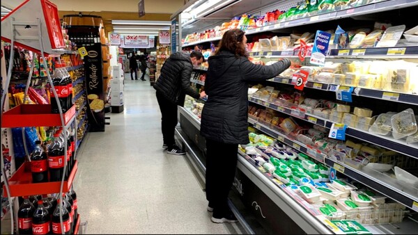 Inflación pierde fuerza en Argentina, pero sigue alta en 276% a 12 meses