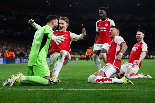 Versus / El Arsenal, con David Raya de héroe, rompe la maldición de los octavos