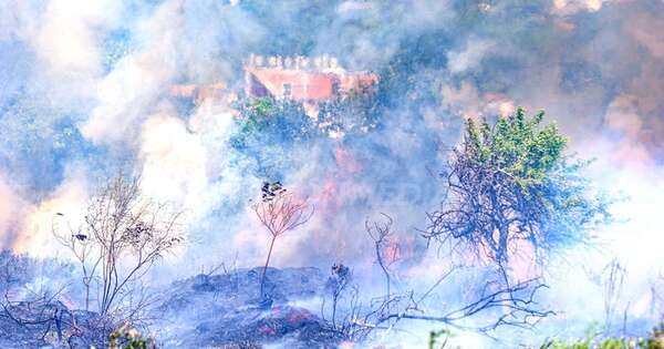 La Nación / Incendio consume varias casas en el Bañado Sur