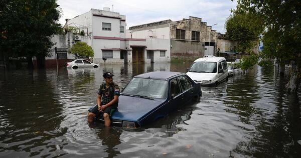 La Nación / Tormenta inundó Buenos Aires y dejó un fallecido
