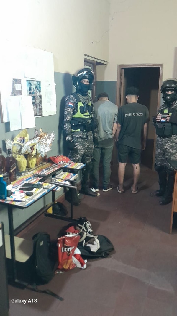 Aprehendidos por robar huevos de pascua y papa fritas de local de Biggie | 1000 Noticias