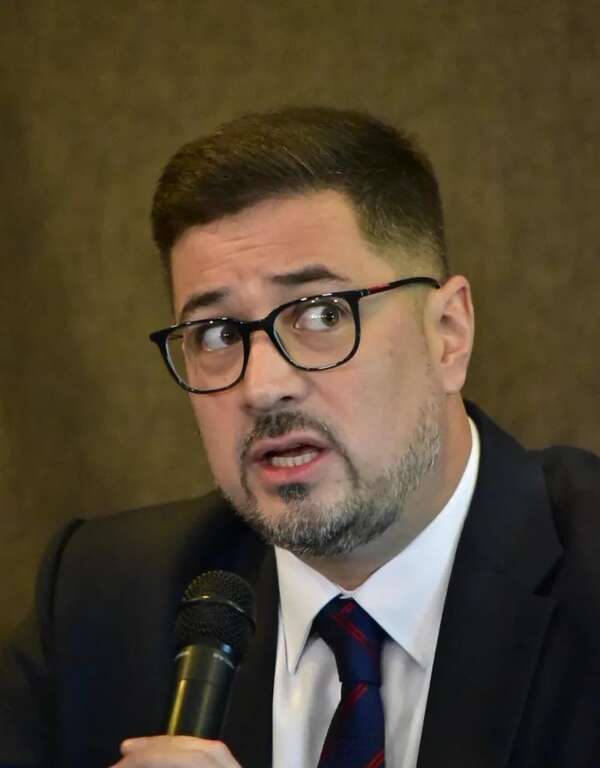 AUDIO: Amedrentar a la prensa es “estrategia común” para desviar atención, advierte abogada - La Primera Mañana - ABC Color