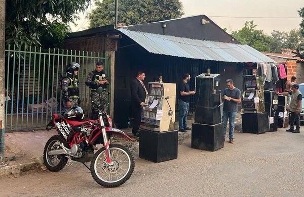 Incautan 28 tragamonedas en comercios de Asunción - Radio Imperio 106.7 FM