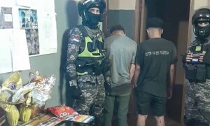 Asaltantes detenidos tras robar whisky y huevos de pascua de un minimercado en Luque – Prensa 5
