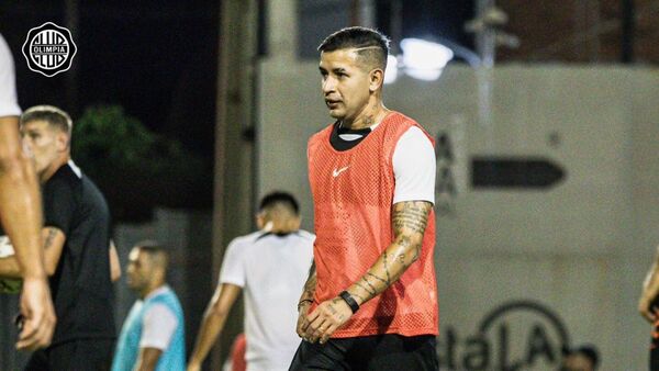 Derlis González está listo y Palermo evalúa su titularidad