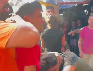 Comerciantes del Mercado 4 reducen a golpes a presunto delincuente - Noticiero Paraguay