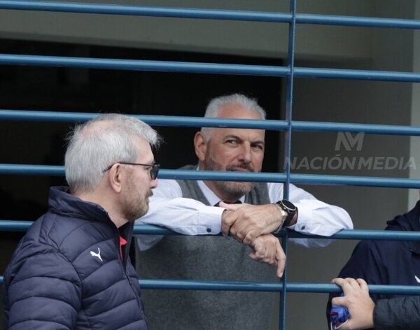 Versus / Juan José Zapag movió fichas en el Departamento de Fútbol