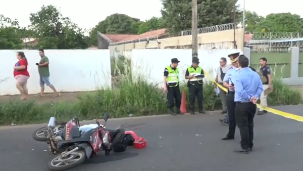 Motociclista cae al esquivar un bache y muere arrollado por un ómnibus en San Lorenzo