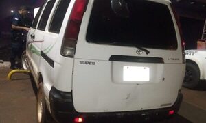Borracho choca local comercial