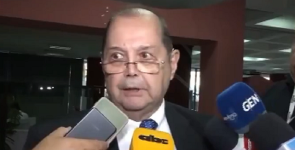 Abogados de Mario Abdo y otros imputados acuden a la fiscalía