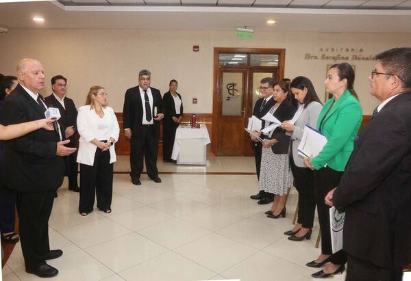 Entrevistan a postulantes para cargos vacantes de actuarios en Capital