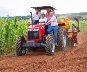 Renovado optimismo en el campo: incorporación de maquinarias abre nuevas oportunidades para agricultores - .::Agencia IP::.