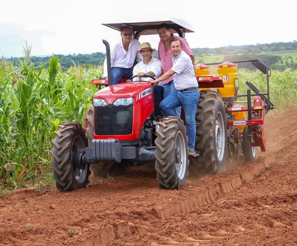 Renovado optimismo en el campo: incorporación de maquinarias abre nuevas oportunidades para agricultores - .::Agencia IP::.
