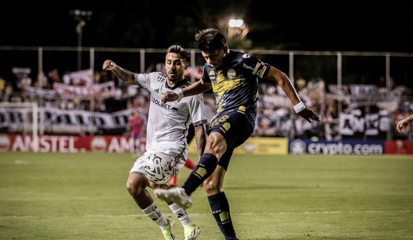 Por el boleto a la fase de grupos: Trinidense mide esta noche a Colo Colo - trece