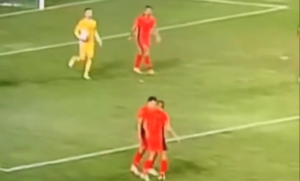 Versus / Lo que no se vio: La pelea entre dos jugadores de Nacional en pleno partido