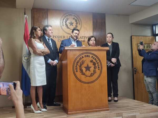 Frente Democrático exige salida de Emiliano Rolón y anuncia que impulsará juicio político