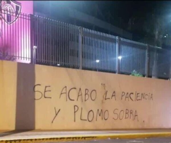Muralla del Ciclón tenia amenazas para peloteros: “Plomo sobra”