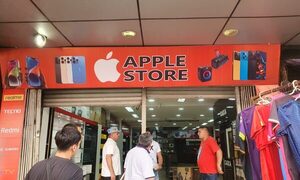 Detienen a dos supuestos comerciantes que asaltaron a turistas