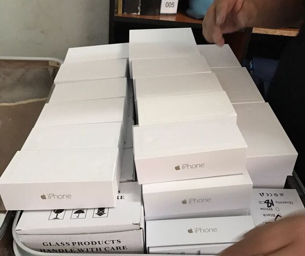 Robaron más de 200 celulares y casi 60 palos en efectivo