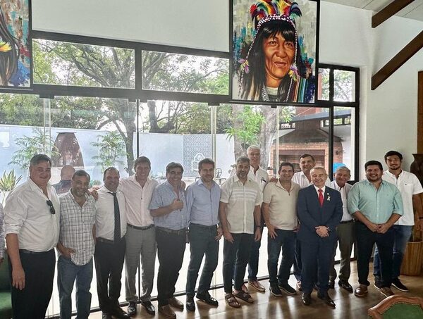 Exministros y referentes de Fuerza Republicana se reúnen con Mario Abdo · Radio Monumental 1080 AM