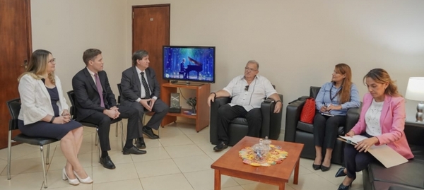 Bogarín se interiorizó sobre desempeño de magistrados y funcionarios electorales en CDE