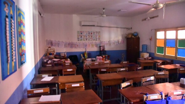 Ante aulas sin luz, dan clases virtuales