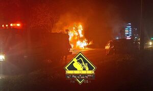 Choque provoca incendio de camión