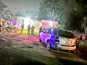 Delincuentes roban celulares, dinero y una camioneta durante violento asalto domiciliario - La Clave