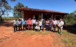 Autoridades de salud y líderes de la comunidad de Minga Porã, acuerdan fortalecimiento de servicios