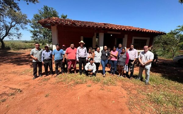 Autoridades de salud y líderes de la comunidad de Minga Porã, acuerdan fortalecimiento de servicios