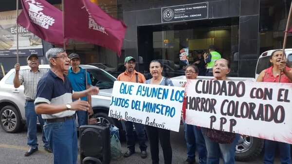 MEC: manifestación contra propuestas de “ayuno intermitente” del ministro Ramírez - Nacionales - ABC Color